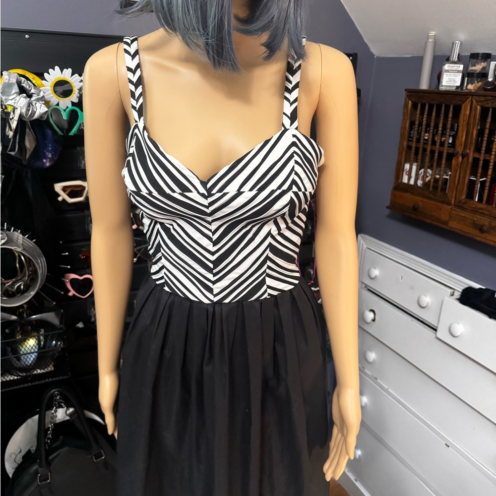 Betsey Johnson Black and White Chevron Midi Dress